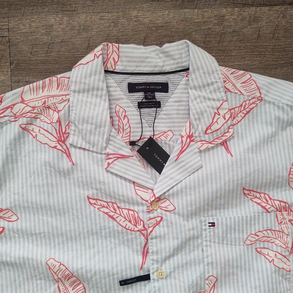 * NWT Tommy Hilfiger Palm Leaf Print Tropical Stripe Short Sleeve Button Up - Picture 3 of 5